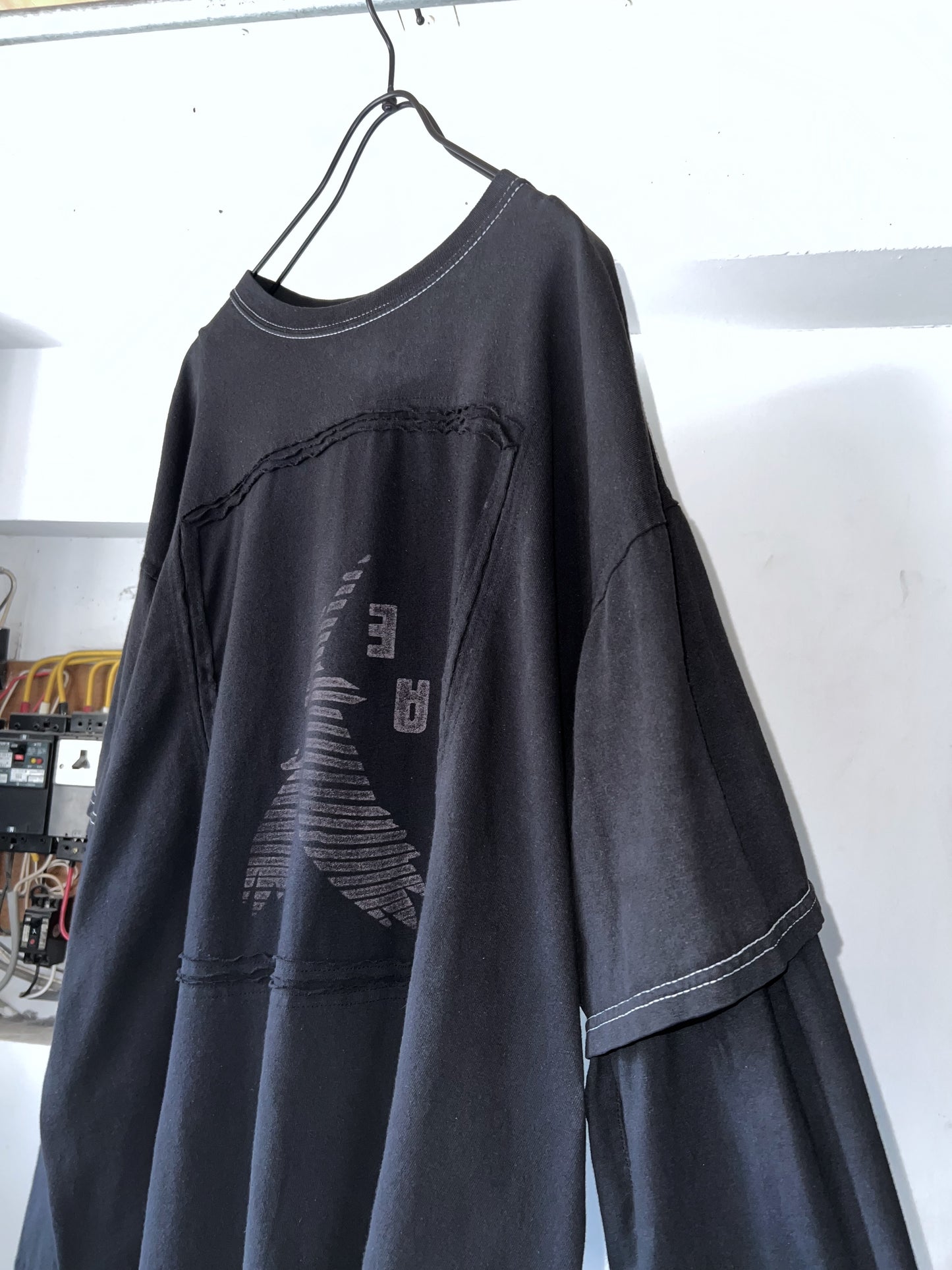 REMAKEBYK CUT OUT L/S TEE