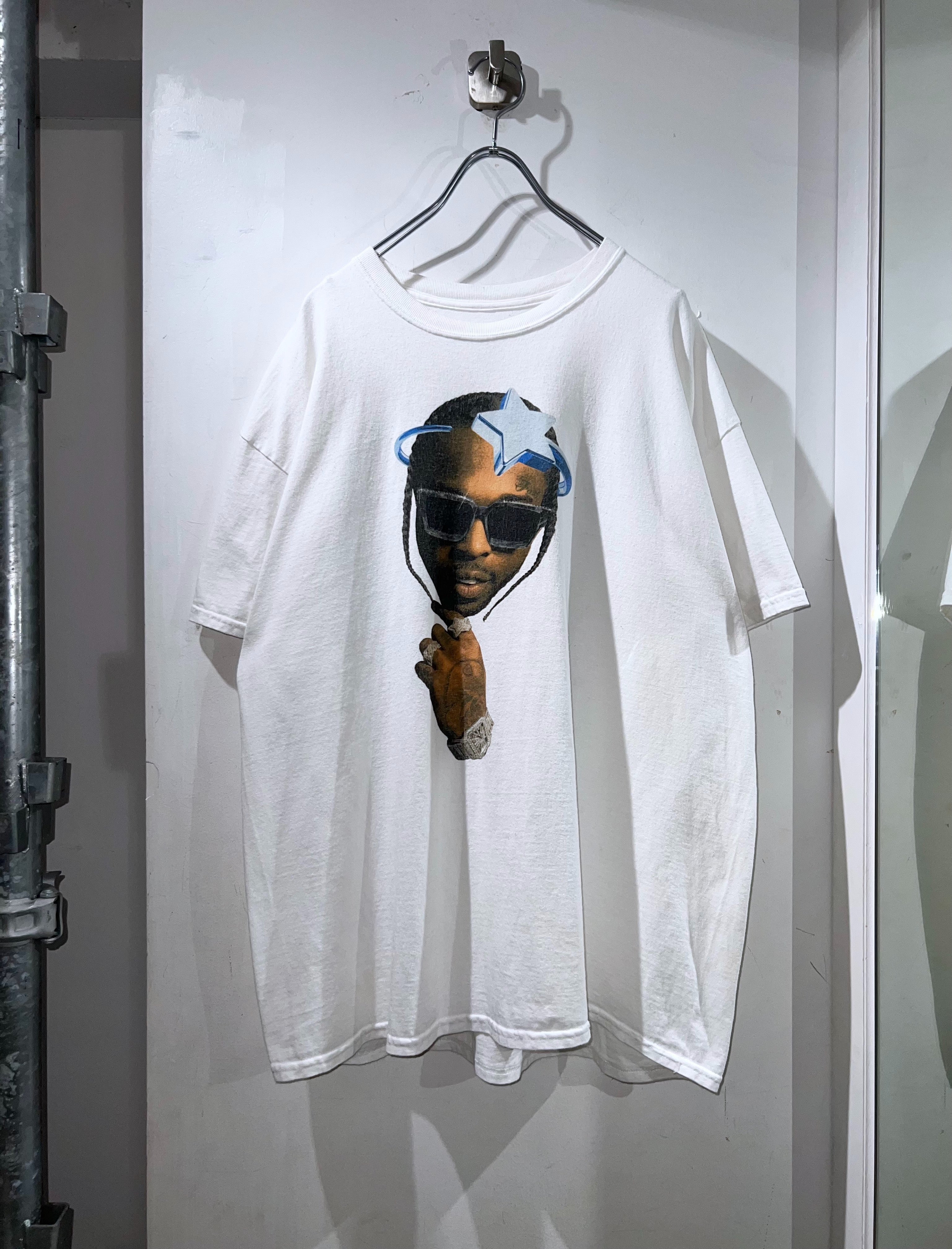 レア 稀少 POP SMOKE ×VLONE ビッグプリントTシャツ 両面 VLONE Pop Smoke T-Shirt – BUSINESS AS USUAL