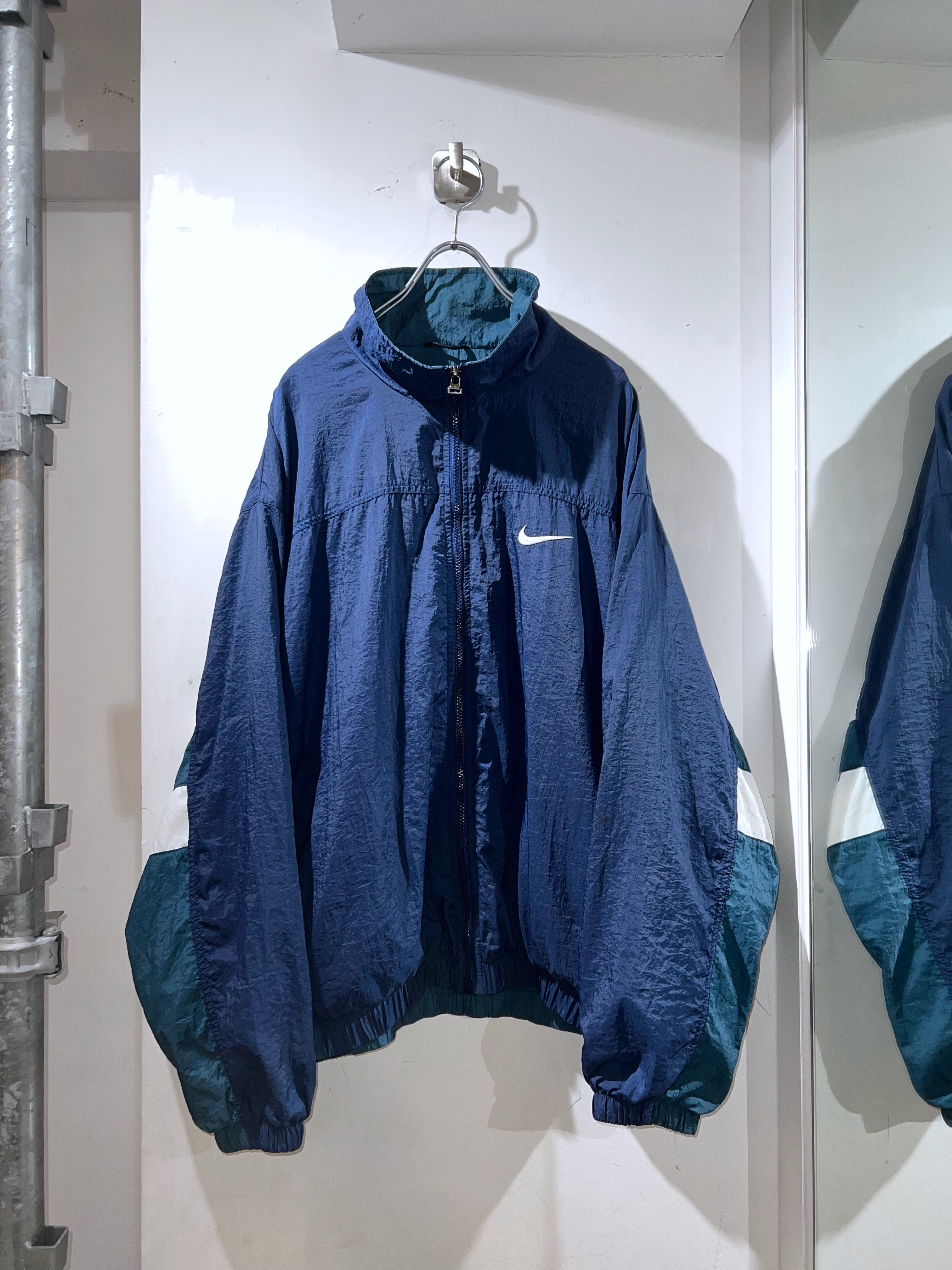 Old NIKE Nylon Jacket – BUSINESS AS USUAL